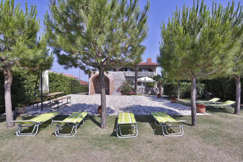 Casa Oasa -Accommodation , Pizzeria & Bar Marezige Extérieur photo
