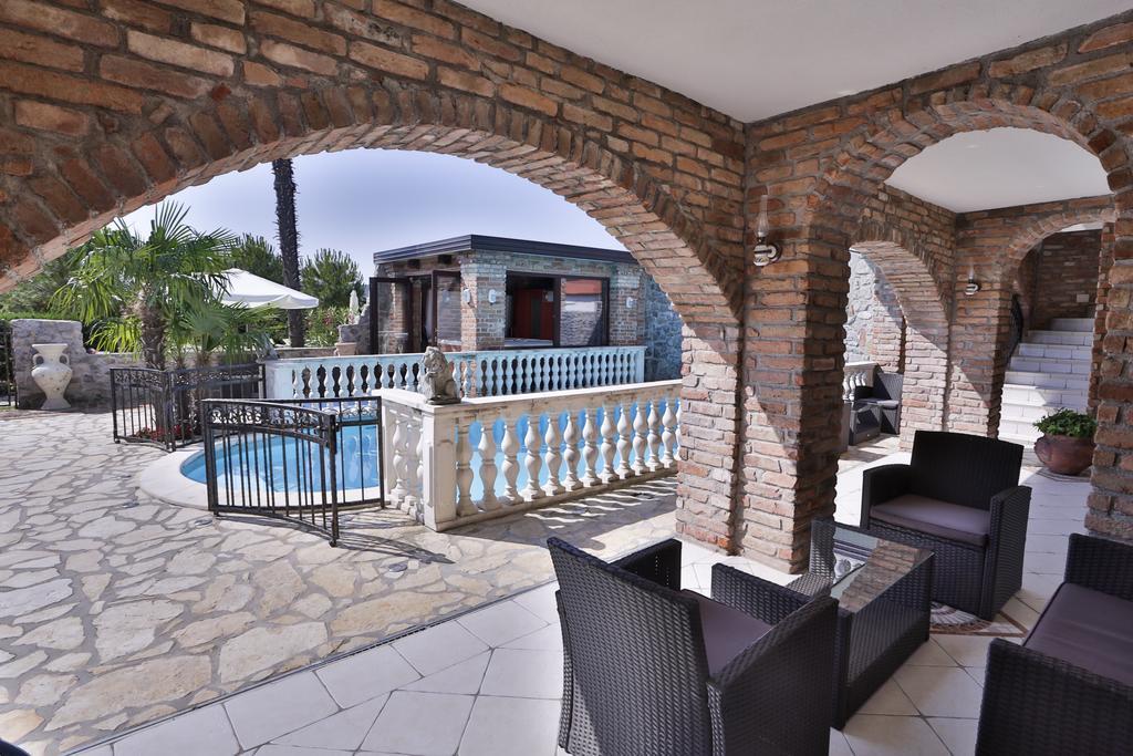 Casa Oasa -Accommodation , Pizzeria & Bar Marezige Extérieur photo