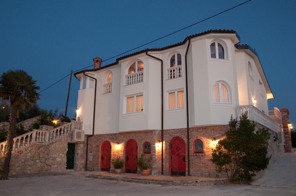 Casa Oasa -Accommodation , Pizzeria & Bar Marezige Extérieur photo